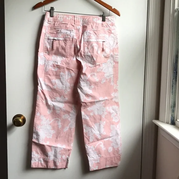 Old Navy Floral Cropped Cargo Pants Pink and white Hibiscus print pockets size 4 - Picture 5 of 5